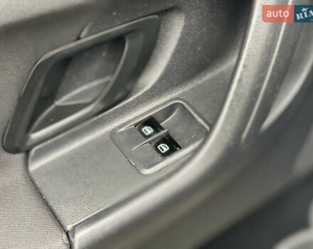 Синій Шкода Фабія, об'ємом двигуна 1.6 л та пробігом 317 тис. км за 5800 $, фото 14 на Automoto.ua