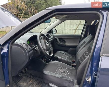 Синий Шкода Фабия, объемом двигателя 1.6 л и пробегом 268 тыс. км за 6300 $, фото 4 на Automoto.ua