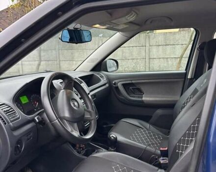 Синий Шкода Фабия, объемом двигателя 1.6 л и пробегом 268 тыс. км за 6300 $, фото 2 на Automoto.ua