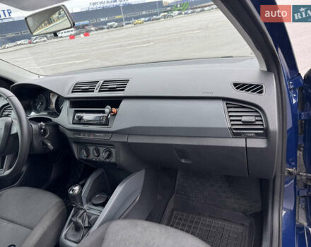 Синий Шкода Фабия, объемом двигателя 1.2 л и пробегом 140 тыс. км за 7800 $, фото 10 на Automoto.ua