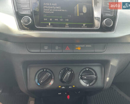 Синій Шкода Фабія, об'ємом двигуна 1.42 л та пробігом 316 тис. км за 7500 $, фото 9 на Automoto.ua