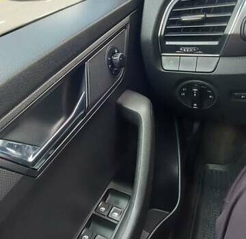 Синий Шкода Фабия, объемом двигателя 1 л и пробегом 85 тыс. км за 8500 $, фото 24 на Automoto.ua