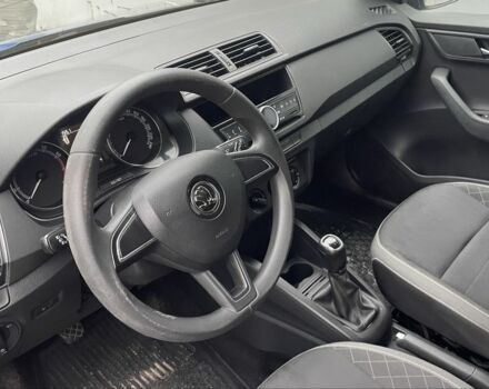 Синій Шкода Фабія, об'ємом двигуна 1 л та пробігом 320 тис. км за 7500 $, фото 6 на Automoto.ua