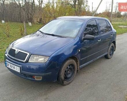 Шкода Фабия 2002 в Корце на Automoto.ua Синий Шкода Фабия, объемом двигателя 1.4 л и пробегом 300 тыс. км за 2350 $, фото 1 на Automoto.ua