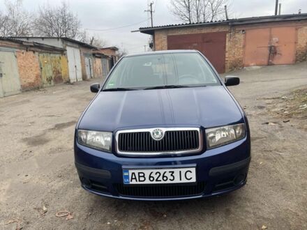 Синий Шкода Фабия, объемом двигателя 1.4 л и пробегом 330 тыс. км за 3999 $, фото 1 на Automoto.ua
