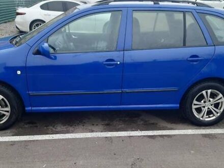 Синий Шкода Фабия, объемом двигателя 1.39 л и пробегом 231 тыс. км за 4600 $, фото 1 на Automoto.ua