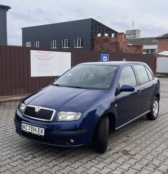 Синий Шкода Фабия, объемом двигателя 1.39 л и пробегом 205 тыс. км за 4000 $, фото 1 на Automoto.ua
