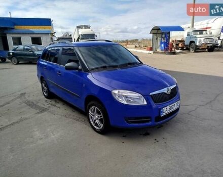 Синий Шкода Фабия, объемом двигателя 1.2 л и пробегом 222 тыс. км за 4250 $, фото 1 на Automoto.ua