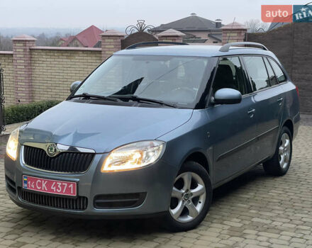 Синий Шкода Фабия, объемом двигателя 1.6 л и пробегом 229 тыс. км за 7200 $, фото 1 на Automoto.ua