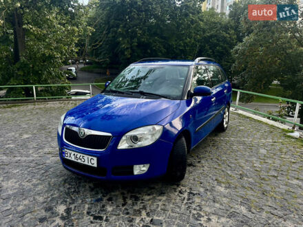 Синий Шкода Фабия, объемом двигателя 1.39 л и пробегом 186 тыс. км за 5750 $, фото 1 на Automoto.ua