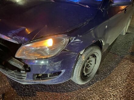 Синий Шкода Фабия, объемом двигателя 1.4 л и пробегом 250 тыс. км за 2500 $, фото 1 на Automoto.ua