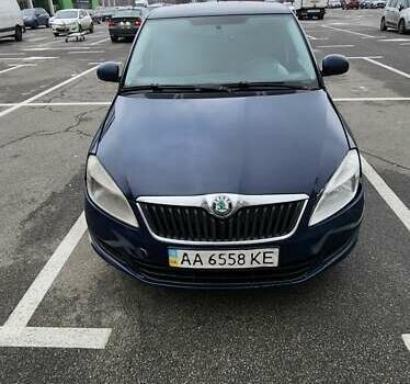 Синий Шкода Фабия, объемом двигателя 1.39 л и пробегом 315 тыс. км за 4200 $, фото 1 на Automoto.ua