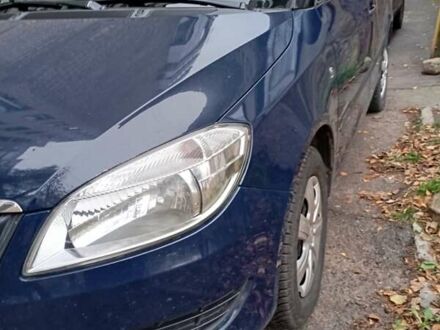 Синий Шкода Фабия, объемом двигателя 1.2 л и пробегом 224 тыс. км за 4600 $, фото 1 на Automoto.ua