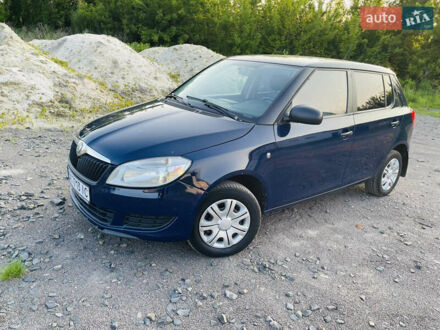 Шкода Фабия 2011 в Ровно на Automoto.ua Синий Шкода Фабия, объемом двигателя 1.2 л и пробегом 320 тыс. км за 4400 $, фото 1 на Automoto.ua