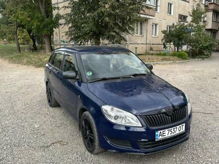 Шкода Фабия 2011 в Кривом Роге на Automoto.ua Синий Шкода Фабия, объемом двигателя 1.6 л и пробегом 318 тыс. км за 5500 $, фото 1 на Automoto.ua