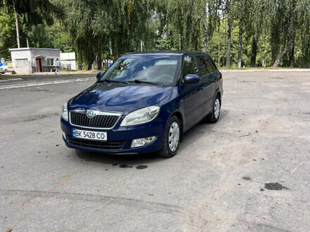 Синий Шкода Фабия, объемом двигателя 1.6 л и пробегом 260 тыс. км за 4999 $, фото 1 на Automoto.ua