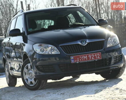 Синий Шкода Фабия, объемом двигателя 1.39 л и пробегом 242 тыс. км за 6900 $, фото 1 на Automoto.ua
