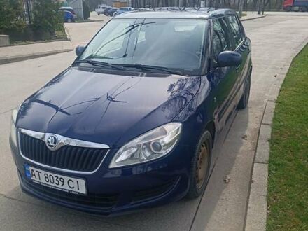 Синий Шкода Фабия, объемом двигателя 1.6 л и пробегом 350 тыс. км за 5200 $, фото 1 на Automoto.ua