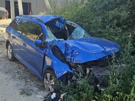 Синий Шкода Фабия, объемом двигателя 1.4 л и пробегом 320 тыс. км за 2599 $, фото 1 на Automoto.ua