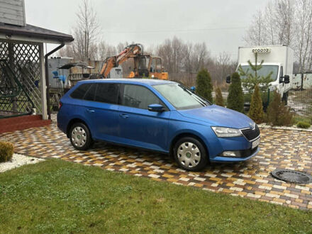 Синий Шкода Фабия, объемом двигателя 1 л и пробегом 181 тыс. км за 9900 $, фото 1 на Automoto.ua