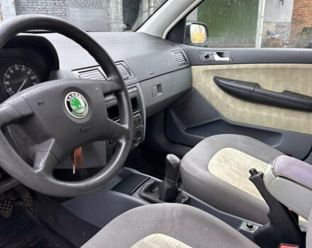 Зеленый Шкода Фабия, объемом двигателя 1.39 л и пробегом 297 тыс. км за 2450 $, фото 8 на Automoto.ua