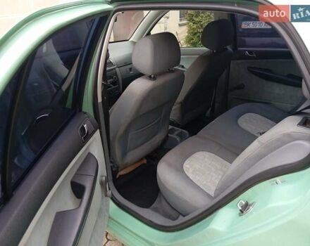 Зеленый Шкода Фабия, объемом двигателя 1.4 л и пробегом 284 тыс. км за 3150 $, фото 16 на Automoto.ua