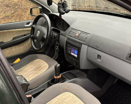 Зеленый Шкода Фабия, объемом двигателя 1.9 л и пробегом 287 тыс. км за 2000 $, фото 6 на Automoto.ua