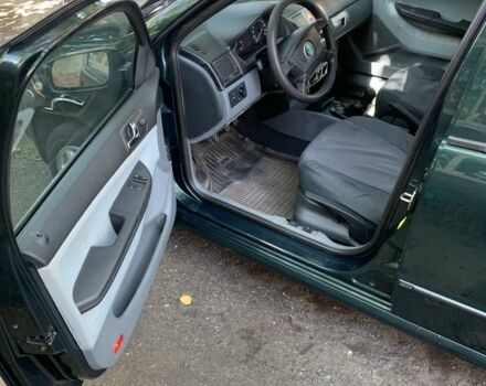 Зеленый Шкода Фабия, объемом двигателя 1.4 л и пробегом 261 тыс. км за 3500 $, фото 1 на Automoto.ua