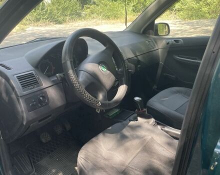 Зеленый Шкода Фабия, объемом двигателя 1.2 л и пробегом 208 тыс. км за 3650 $, фото 7 на Automoto.ua