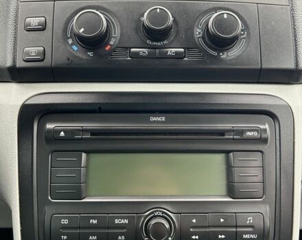 Зеленый Шкода Фабия, объемом двигателя 1.4 л и пробегом 225 тыс. км за 5350 $, фото 6 на Automoto.ua