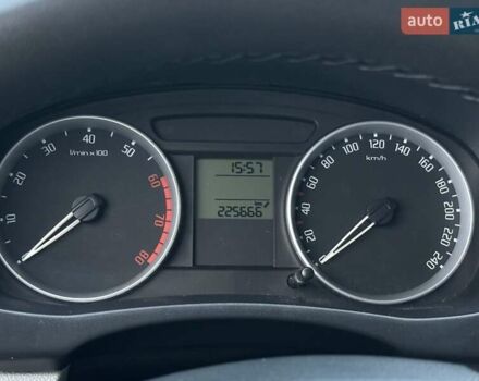 Зеленый Шкода Фабия, объемом двигателя 1.39 л и пробегом 225 тыс. км за 5200 $, фото 27 на Automoto.ua