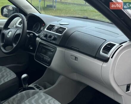 Зеленый Шкода Фабия, объемом двигателя 1.39 л и пробегом 225 тыс. км за 5200 $, фото 34 на Automoto.ua