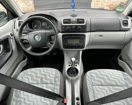 Зеленый Шкода Фабия, объемом двигателя 1.4 л и пробегом 225 тыс. км за 5350 $, фото 5 на Automoto.ua