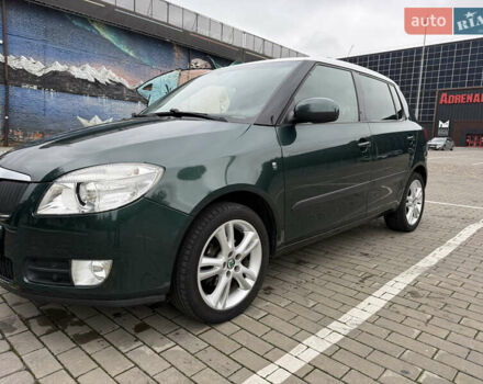 Зеленый Шкода Фабия, объемом двигателя 1.6 л и пробегом 226 тыс. км за 6300 $, фото 3 на Automoto.ua