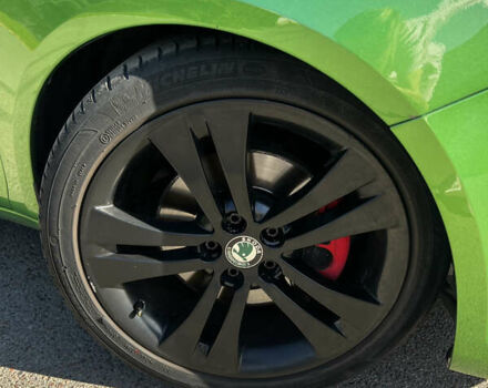 Зеленый Шкода Фабия, объемом двигателя 1.39 л и пробегом 229 тыс. км за 8800 $, фото 6 на Automoto.ua