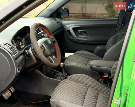 Зелений Шкода Фабія, об'ємом двигуна 1.4 л та пробігом 194 тис. км за 9800 $, фото 28 на Automoto.ua