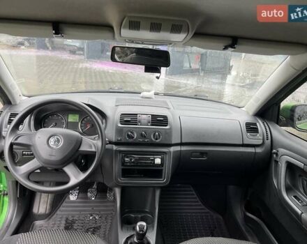 Зеленый Шкода Фабия, объемом двигателя 1.4 л и пробегом 79 тыс. км за 7000 $, фото 12 на Automoto.ua