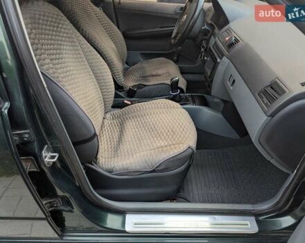 Зеленый Шкода Фабия, объемом двигателя 1.4 л и пробегом 225 тыс. км за 3000 $, фото 5 на Automoto.ua