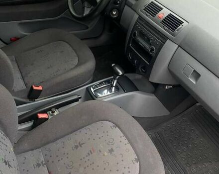 Зеленый Шкода Фабия, объемом двигателя 1.39 л и пробегом 119 тыс. км за 4200 $, фото 8 на Automoto.ua