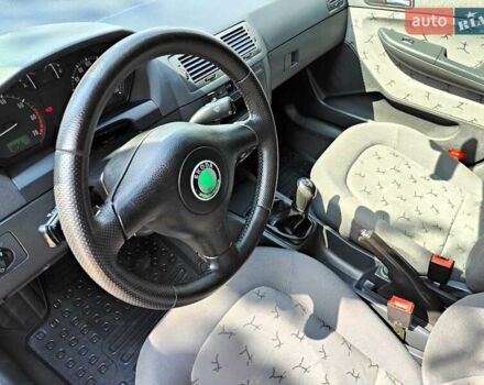 Зелений Шкода Фабія, об'ємом двигуна 1.4 л та пробігом 201 тис. км за 2990 $, фото 31 на Automoto.ua