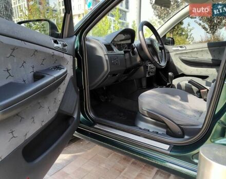 Зелений Шкода Фабія, об'ємом двигуна 1.4 л та пробігом 201 тис. км за 2990 $, фото 29 на Automoto.ua