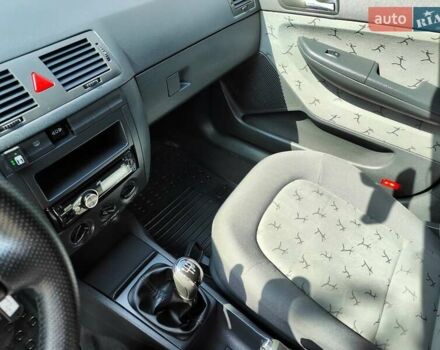 Зелений Шкода Фабія, об'ємом двигуна 1.4 л та пробігом 201 тис. км за 2990 $, фото 34 на Automoto.ua