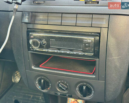 Зеленый Шкода Фабия, объемом двигателя 1.39 л и пробегом 286 тыс. км за 2600 $, фото 10 на Automoto.ua