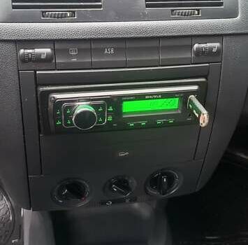 Зелений Шкода Фабія, об'ємом двигуна 1.39 л та пробігом 240 тис. км за 3399 $, фото 23 на Automoto.ua