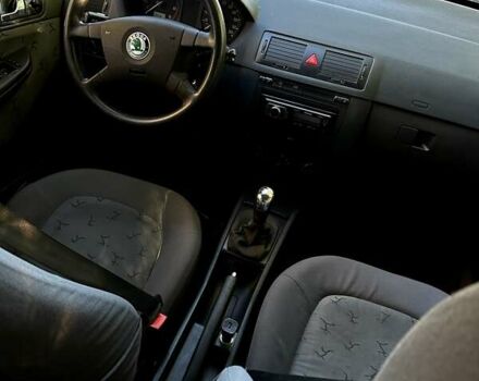 Зеленый Шкода Фабия, объемом двигателя 1.39 л и пробегом 240 тыс. км за 2900 $, фото 6 на Automoto.ua