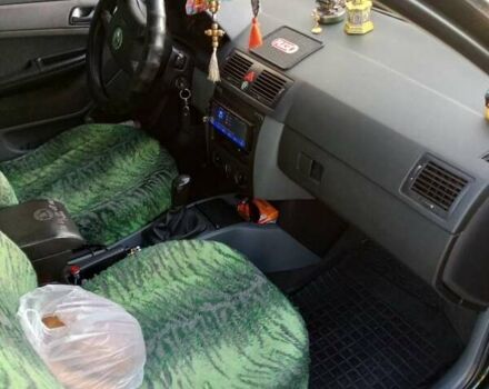 Зелений Шкода Фабія, об'ємом двигуна 1.4 л та пробігом 290 тис. км за 2900 $, фото 4 на Automoto.ua