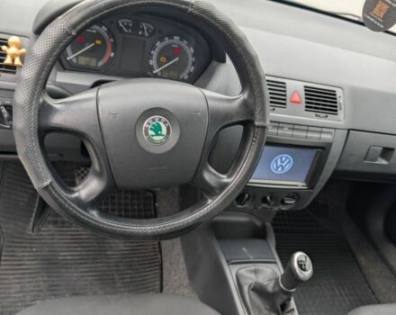 Зеленый Шкода Фабия, объемом двигателя 1.4 л и пробегом 230 тыс. км за 3800 $, фото 5 на Automoto.ua