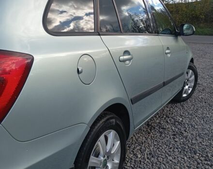 Зеленый Шкода Фабия, объемом двигателя 1.6 л и пробегом 245 тыс. км за 5200 $, фото 2 на Automoto.ua