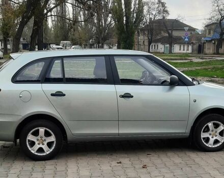 Зеленый Шкода Фабия, объемом двигателя 1.2 л и пробегом 168 тыс. км за 4400 $, фото 2 на Automoto.ua