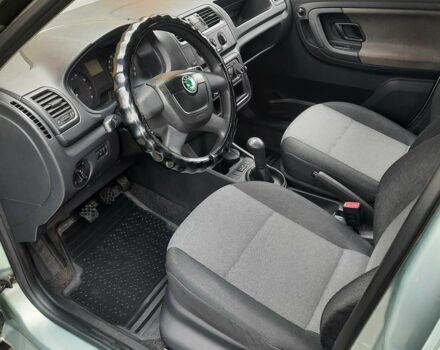 Зеленый Шкода Фабия, объемом двигателя 1.2 л и пробегом 168 тыс. км за 4400 $, фото 7 на Automoto.ua